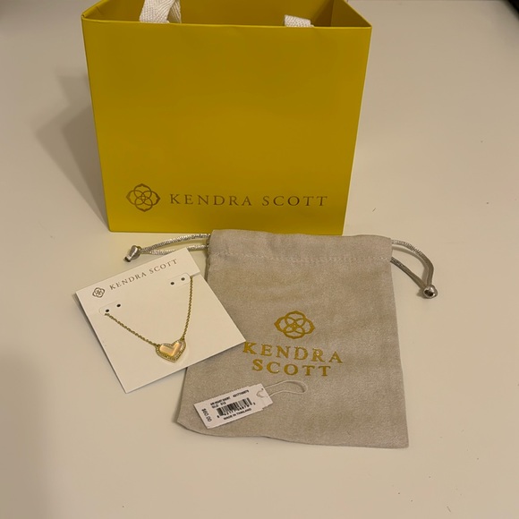 Kendra Scott Ari Heart Necklace in Dichroic Glass - Picture 2 of 8